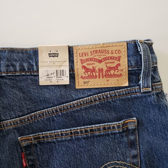 NWT Levis 501 Womens High-Rise Distressed Denim Shorts Size 32 Casual Classic - Picture 5 of 6